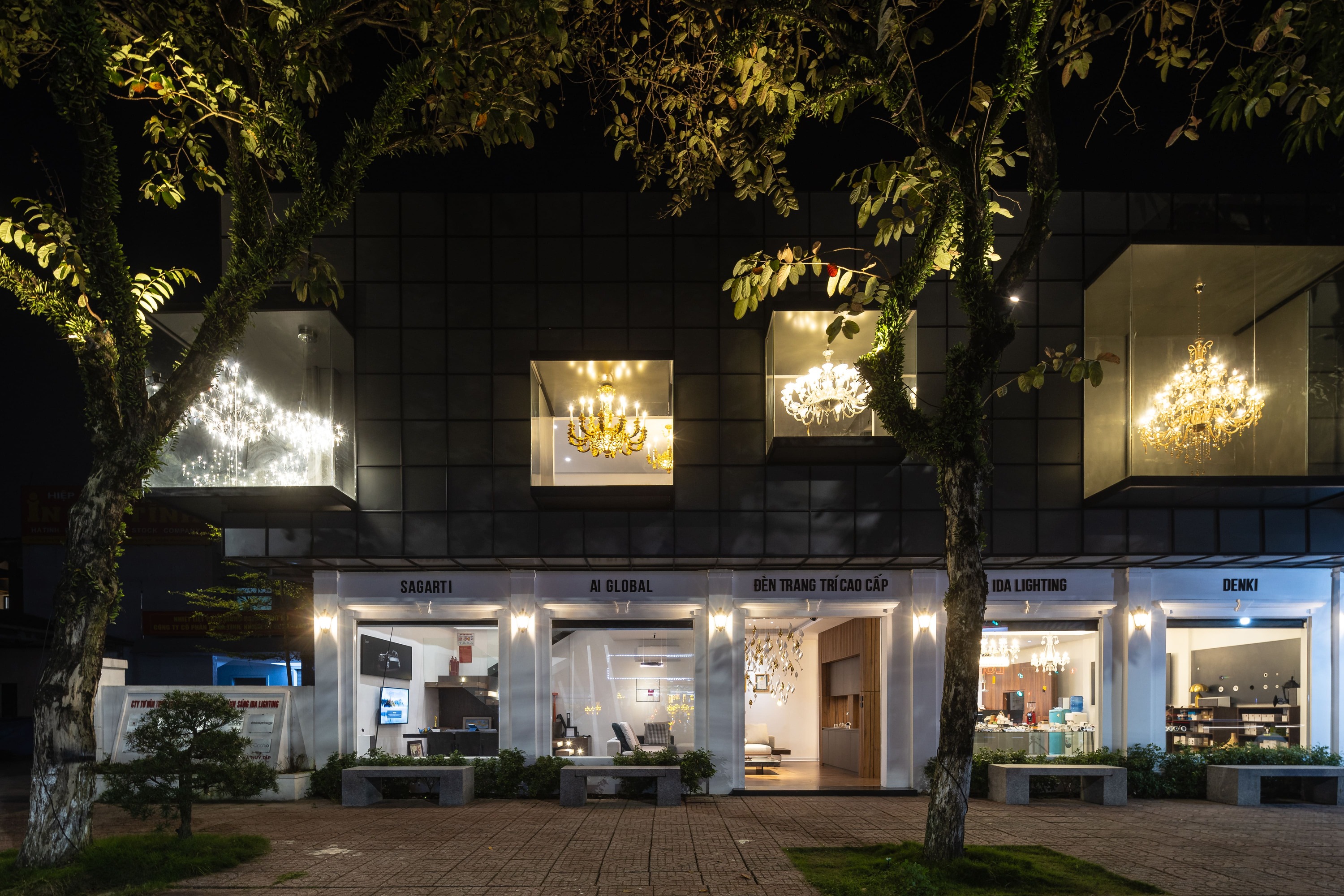 IDA LIGHTING SHOWROOM
