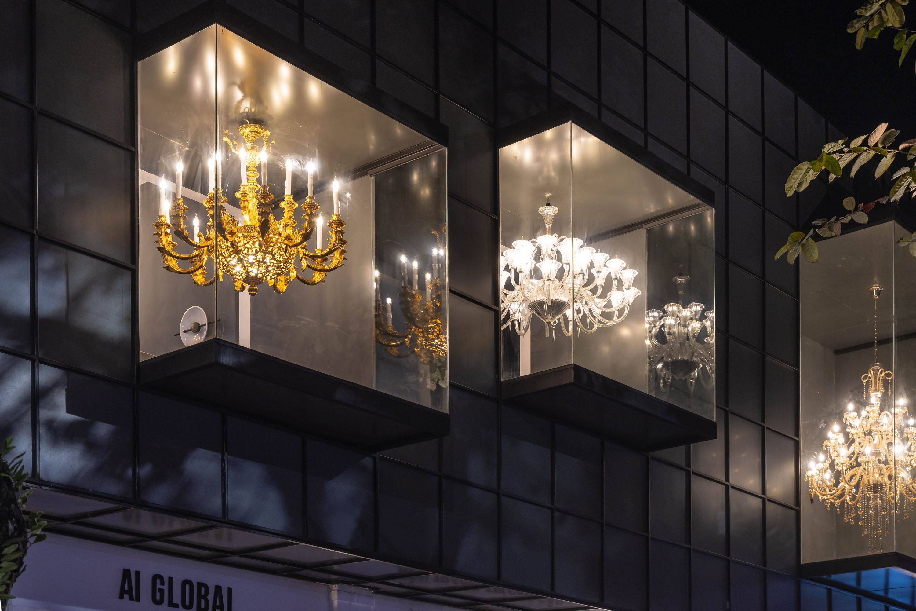 IDA LIGHTING SHOWROOM - Image 3