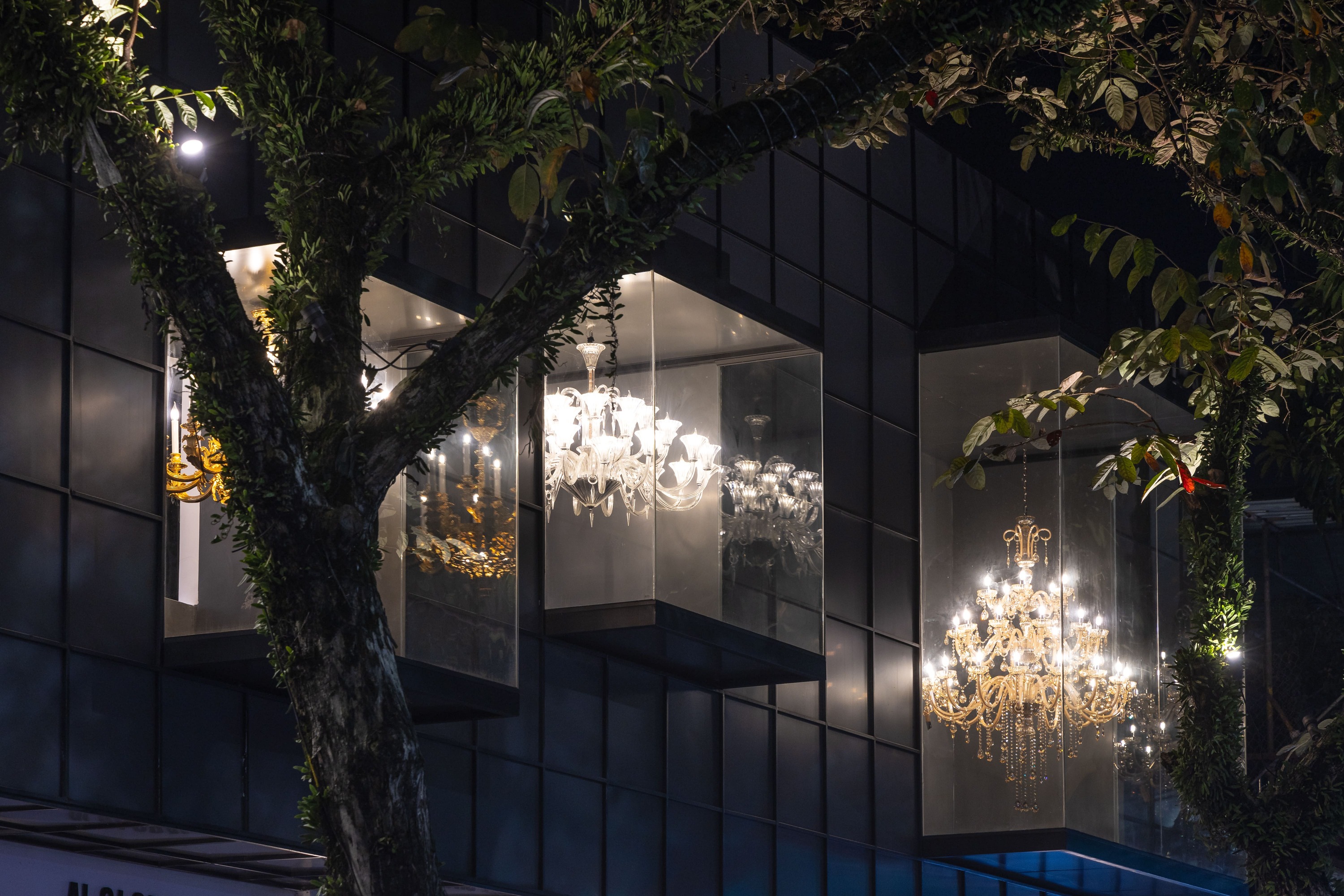 IDA LIGHTING SHOWROOM - Image 4