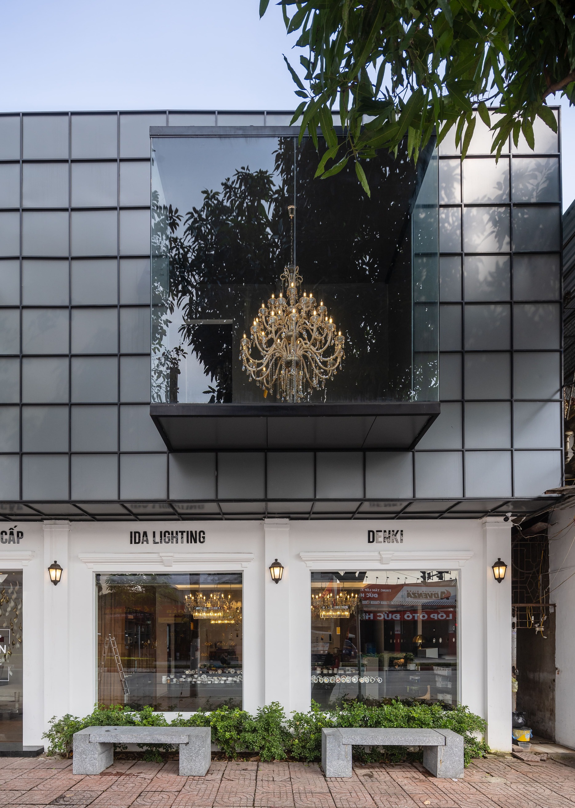 IDA LIGHTING SHOWROOM - Image 14