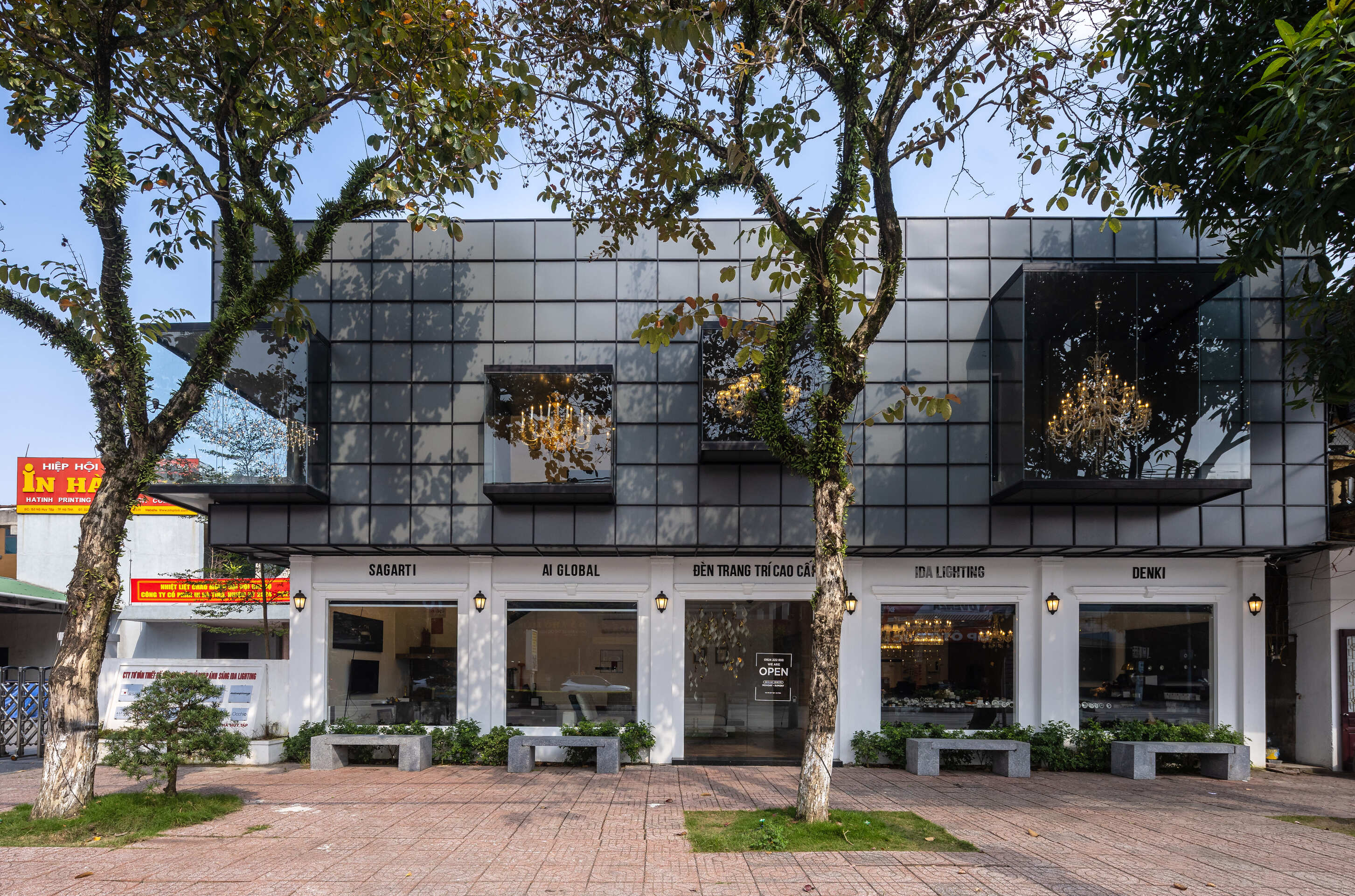 IDA LIGHTING SHOWROOM - Image 15