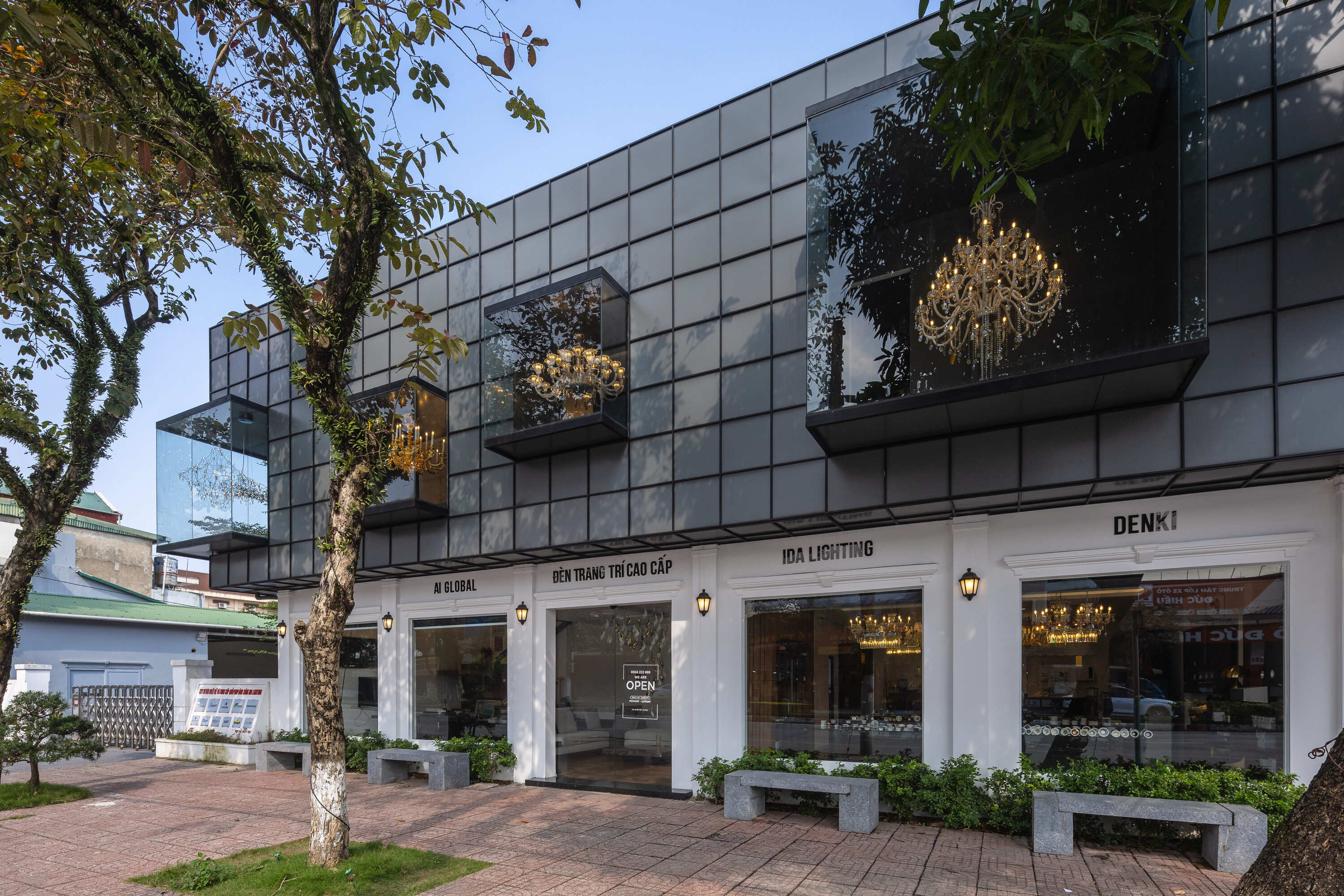 IDA LIGHTING SHOWROOM - Image 16