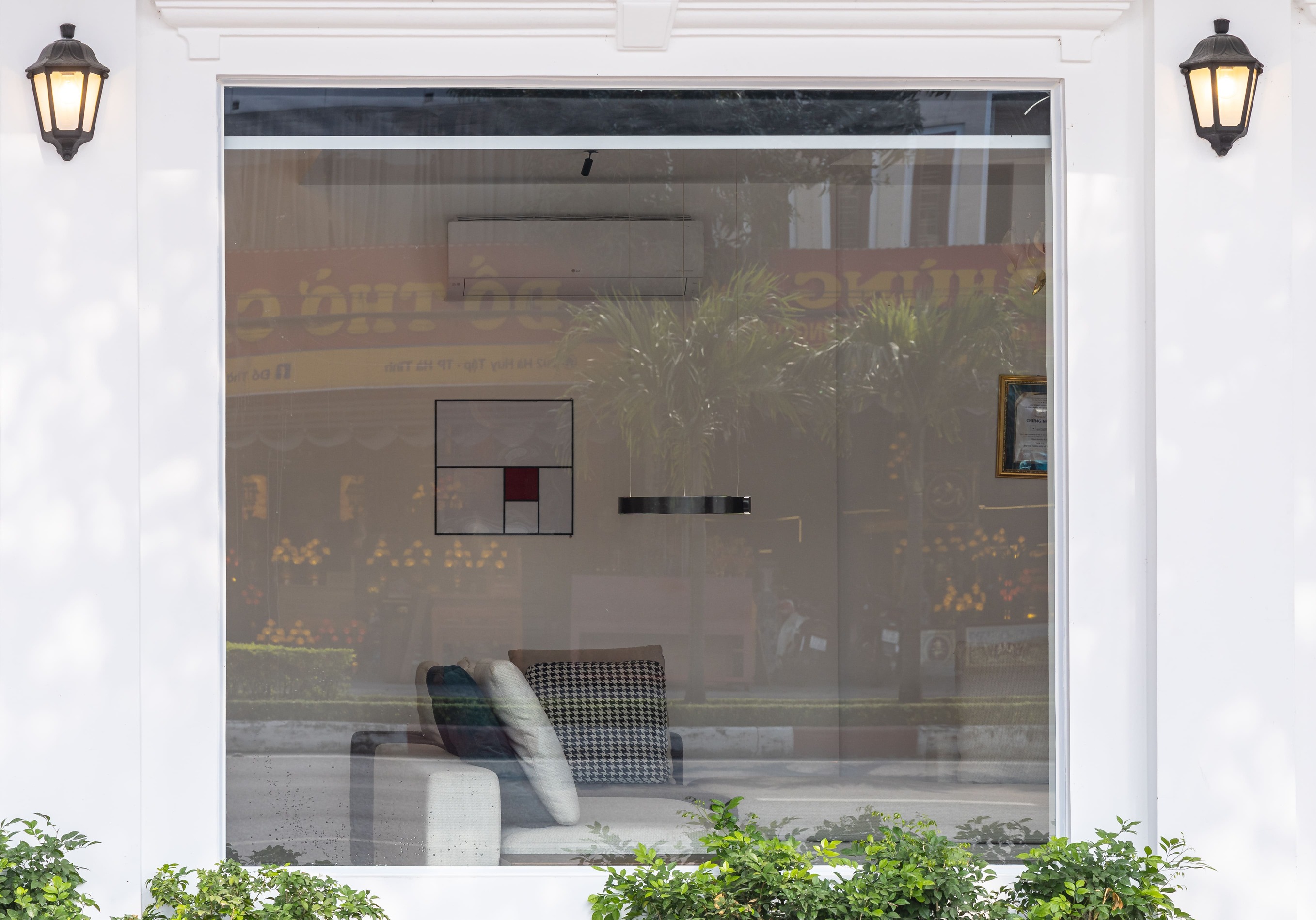 IDA LIGHTING SHOWROOM - Image 17