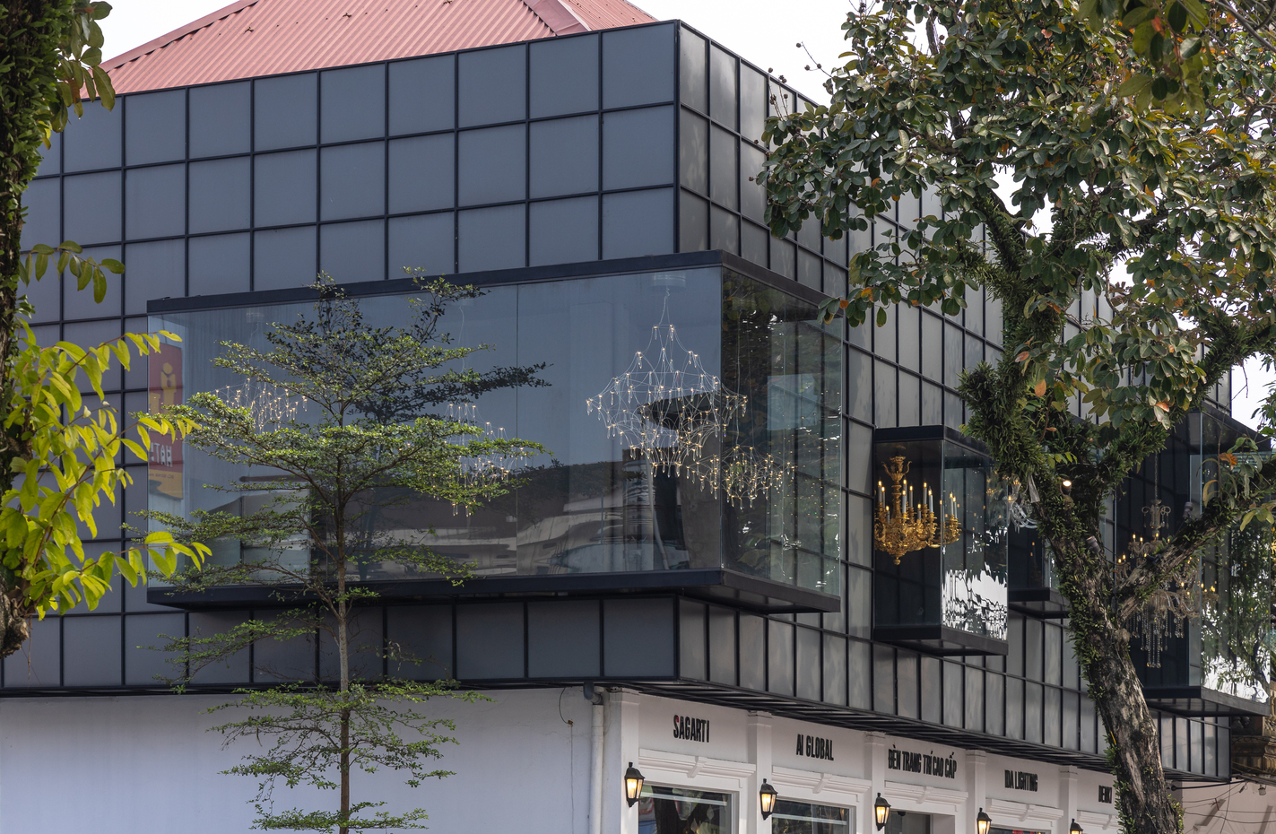 IDA LIGHTING SHOWROOM - Image 20