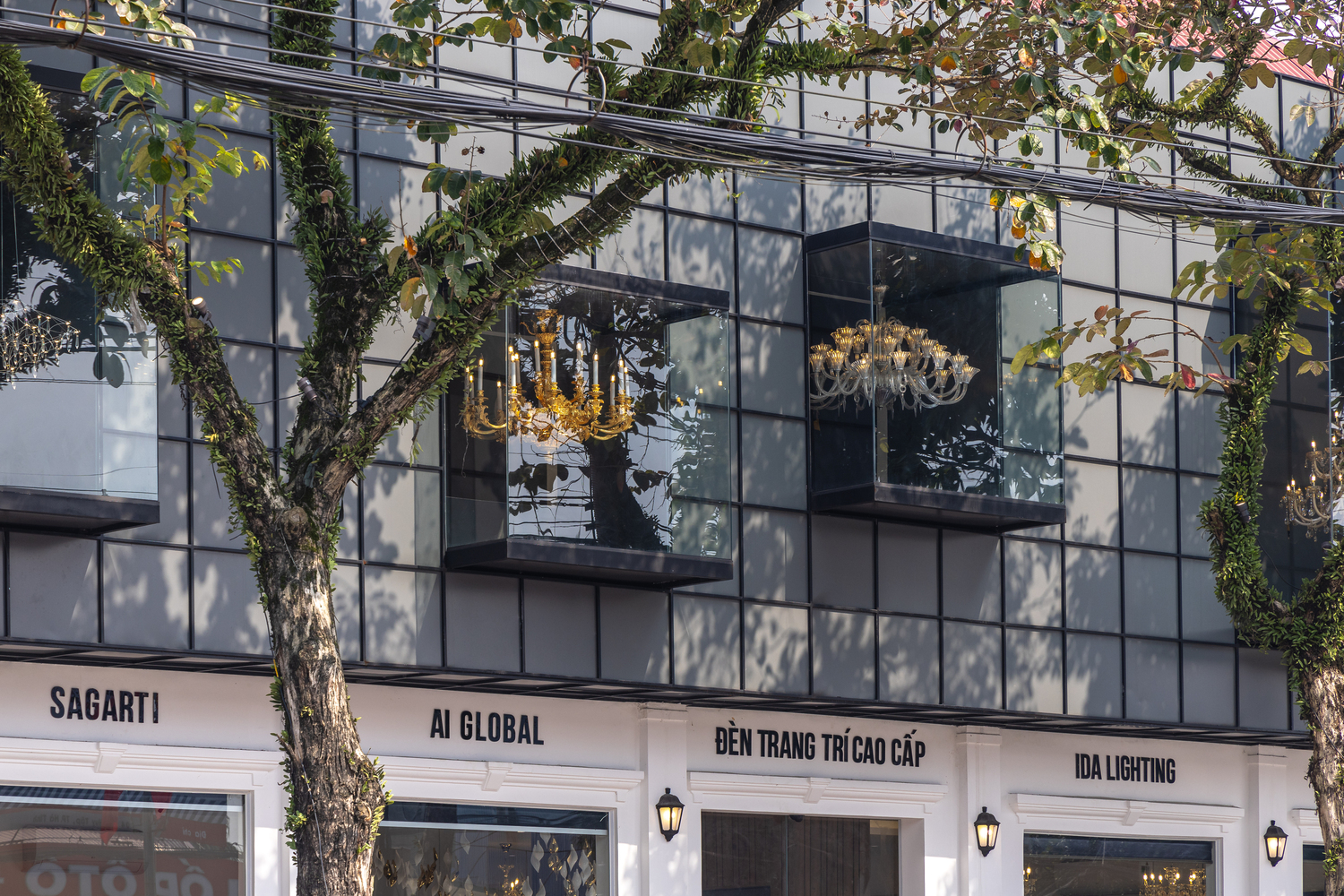 IDA LIGHTING SHOWROOM - Image 21
