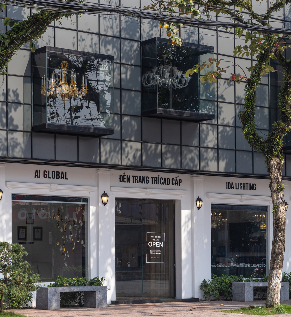 IDA LIGHTING SHOWROOM - Image 23