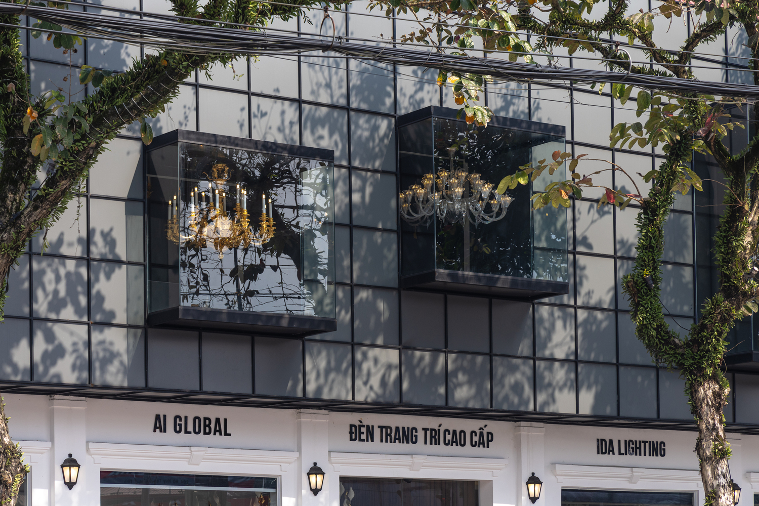 IDA LIGHTING SHOWROOM - Image 25