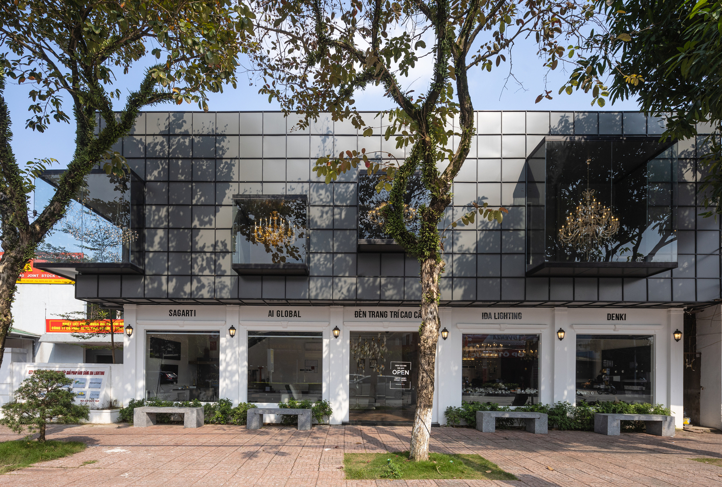 IDA LIGHTING SHOWROOM - Image 26