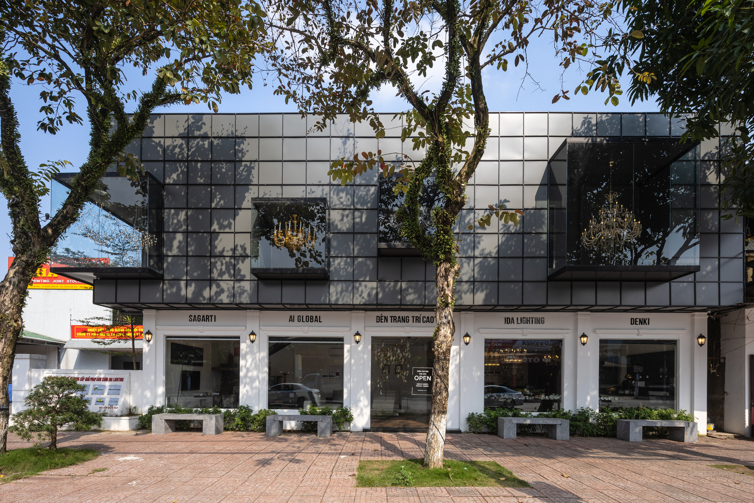IDA LIGHTING SHOWROOM - Image 27