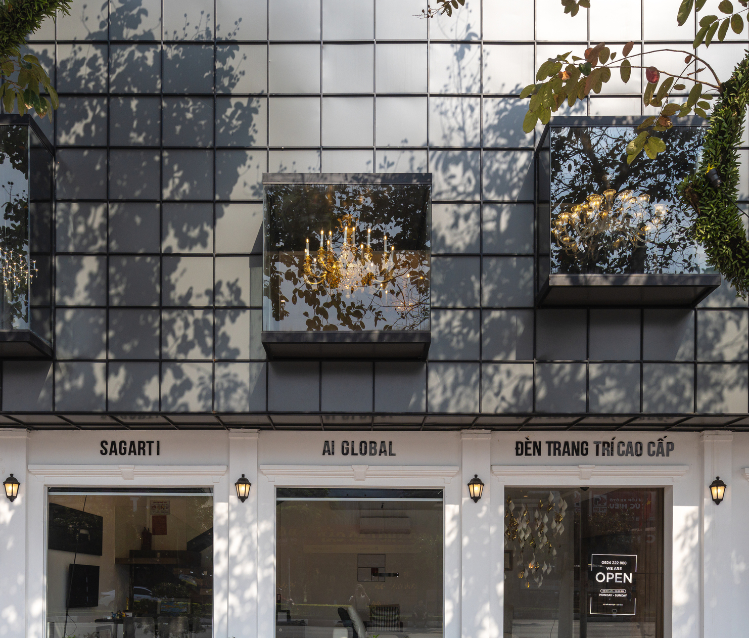 IDA LIGHTING SHOWROOM - Image 28