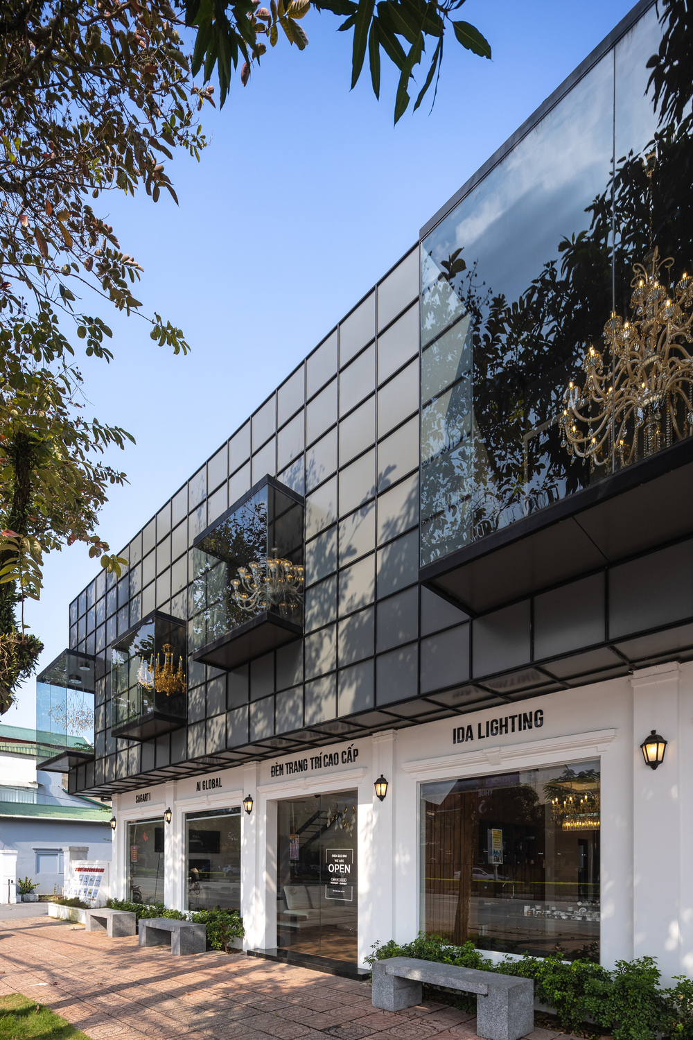 IDA LIGHTING SHOWROOM - Image 30