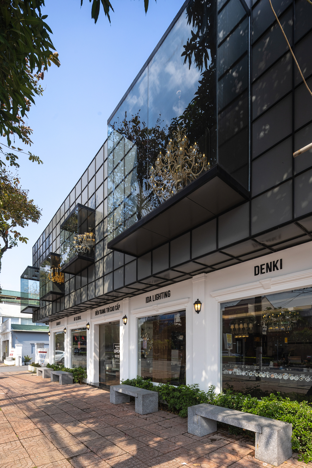 IDA LIGHTING SHOWROOM - Image 31
