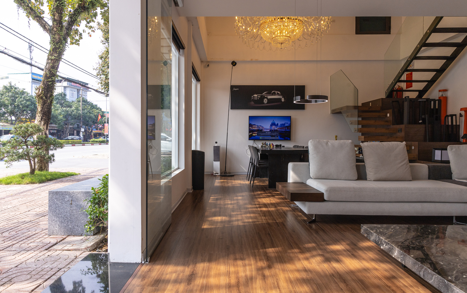 IDA LIGHTING SHOWROOM - Image 34