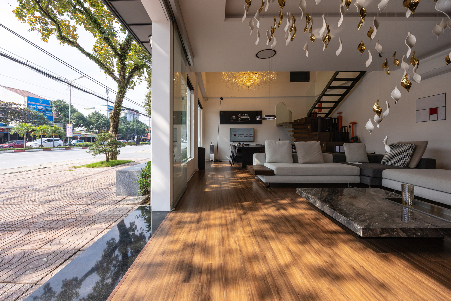 IDA LIGHTING SHOWROOM - Image 35