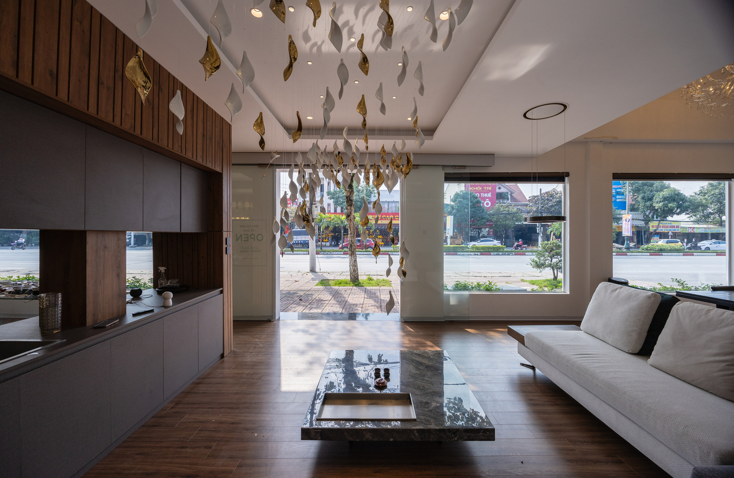 IDA LIGHTING SHOWROOM - Image 40