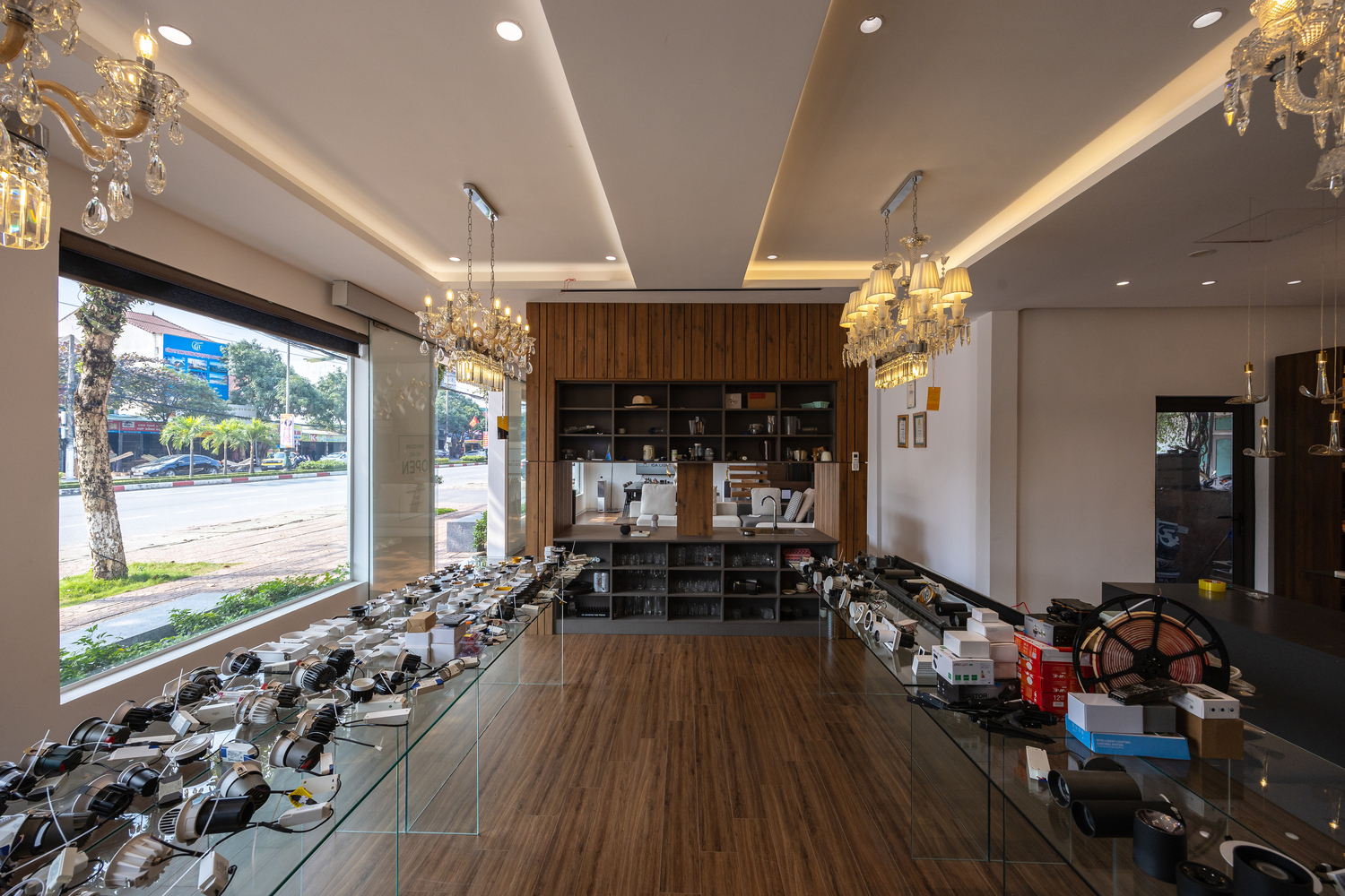 IDA LIGHTING SHOWROOM - Image 45